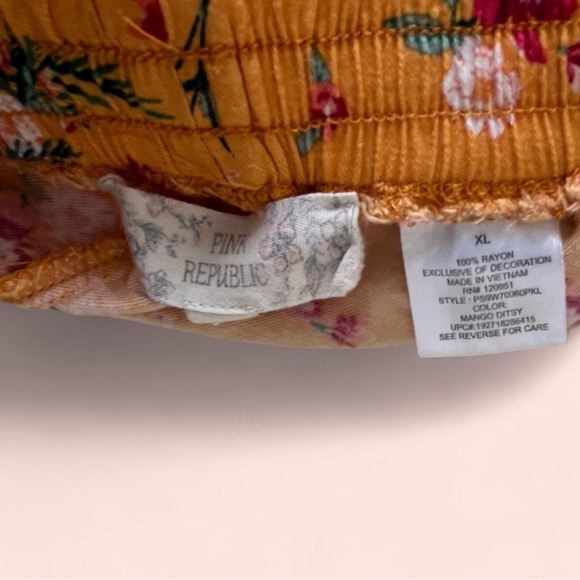 Women’s XL Pink Republic Ditsy Floral Print Shorts - Picture 5 of 7